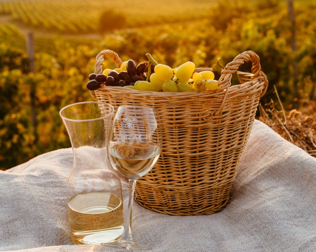 Купити онлайн напівсолодке біле вино Moscato - Chateau Chizay