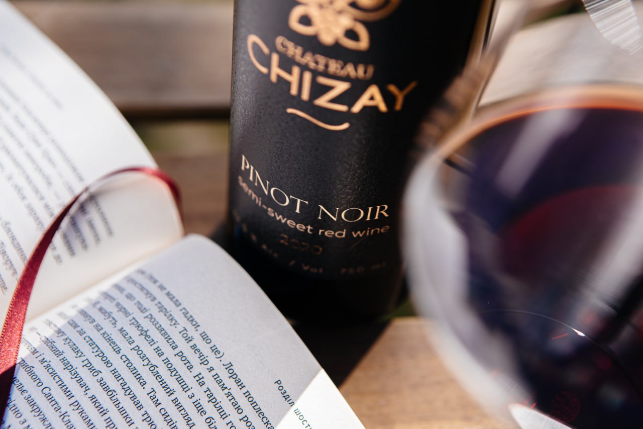 Напівсолодке вино Pinot Noir Піно Нуар від Chateau Chizay