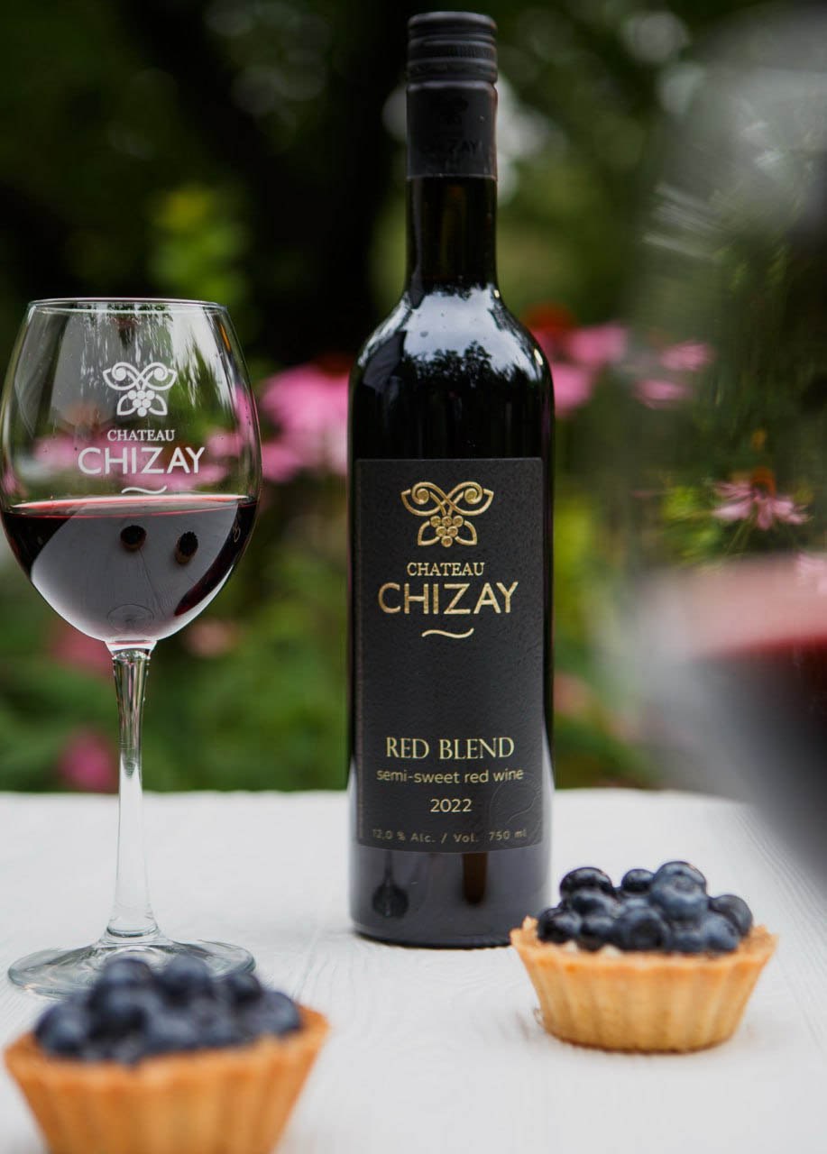 Напівсолодке червоне вино Red Blend